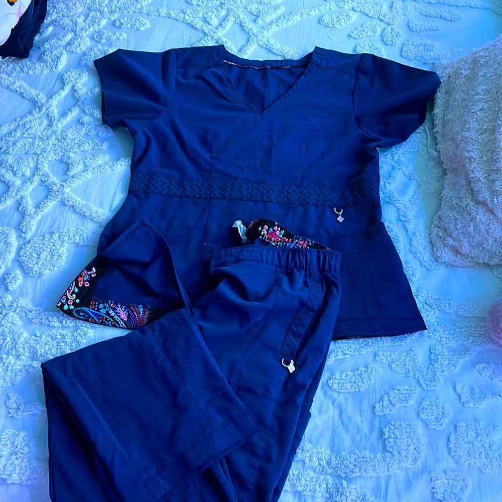 VERA BRADLEY SCRUBS/ pants and top sold together!